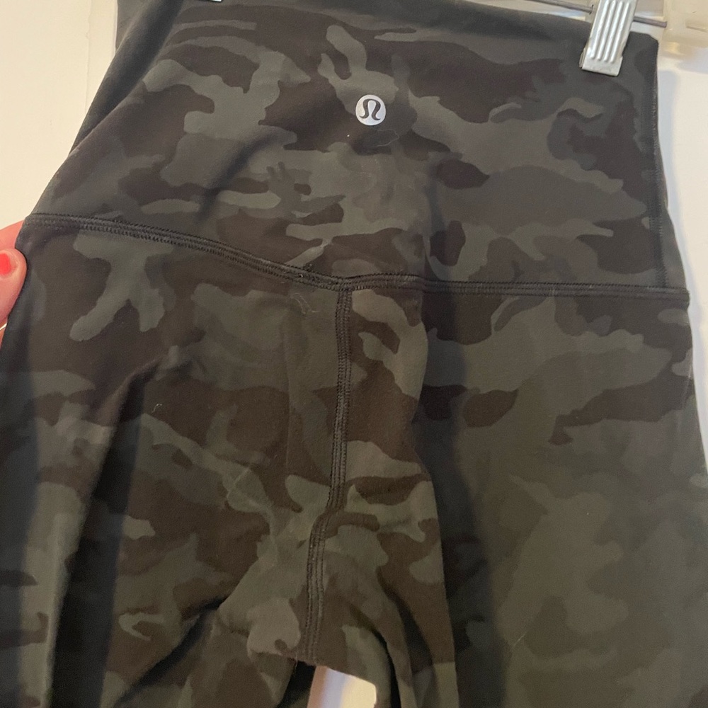 Green camo LuluLemon Align 28in pant size 2